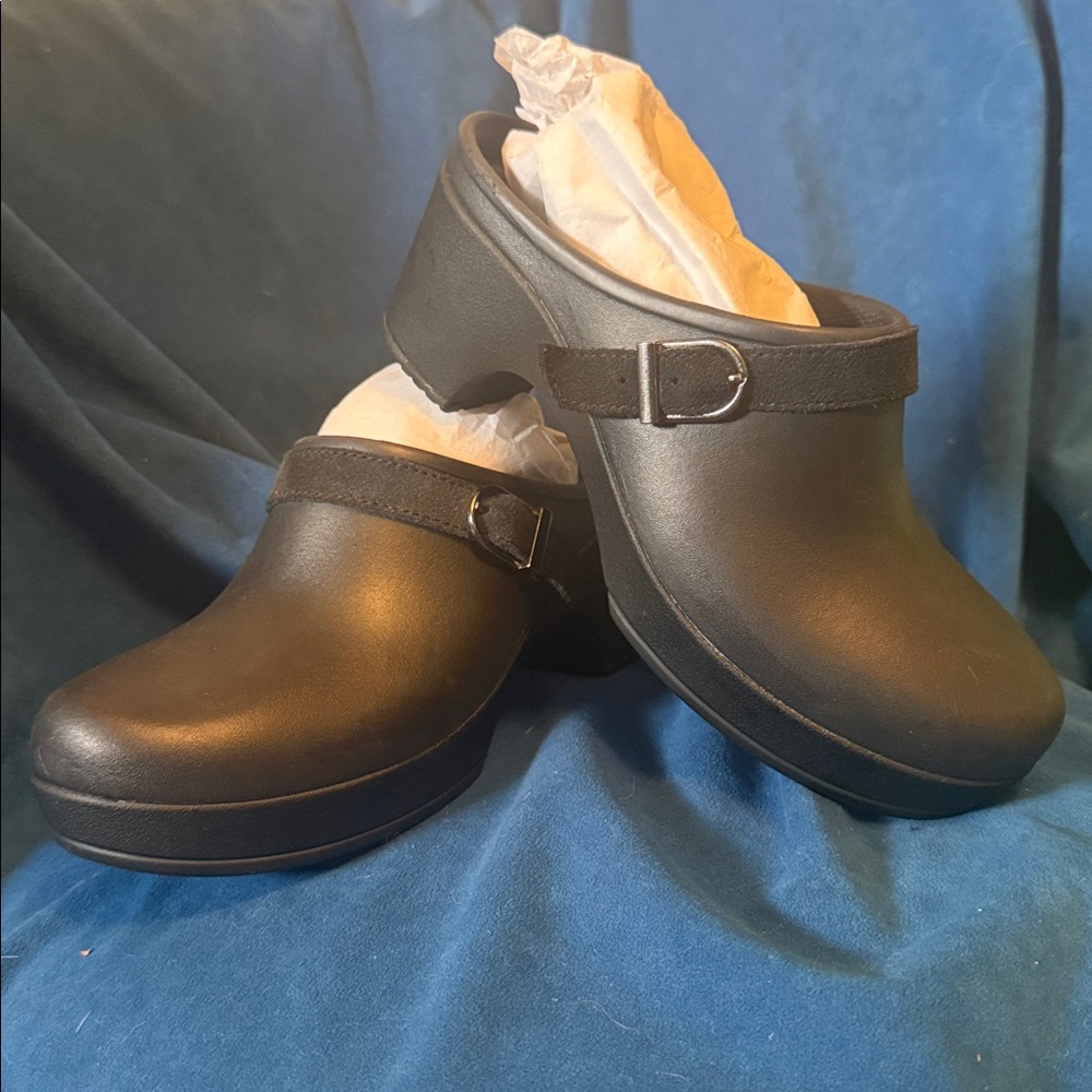 NEW Crocs small heel Black Clogs with Buckle Detail size 6